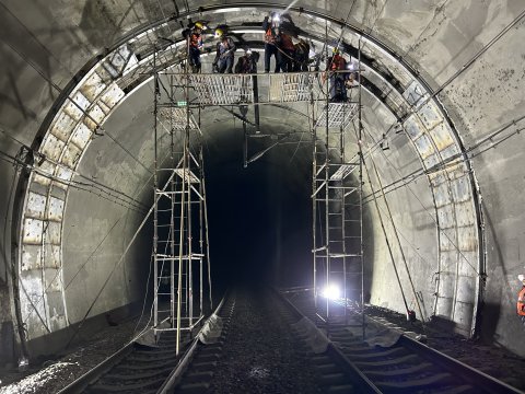 蘭新鐵路二線工程火燒溝隧道病害項目